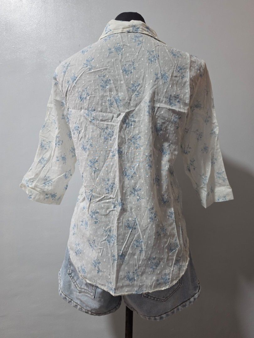 White Floral Long Sleeve Shirt (Category: Longsleeves) located in Paranaque City. Submitted by franinnashop (Listing ID 1464643445, Image 3). Description: - White long sleeve shirt - Blue floral pattern - Textured small dot fabric - Button-up front - Pairs well with jeans - Ideal for casual wear declutter medium to large paranaque city.
