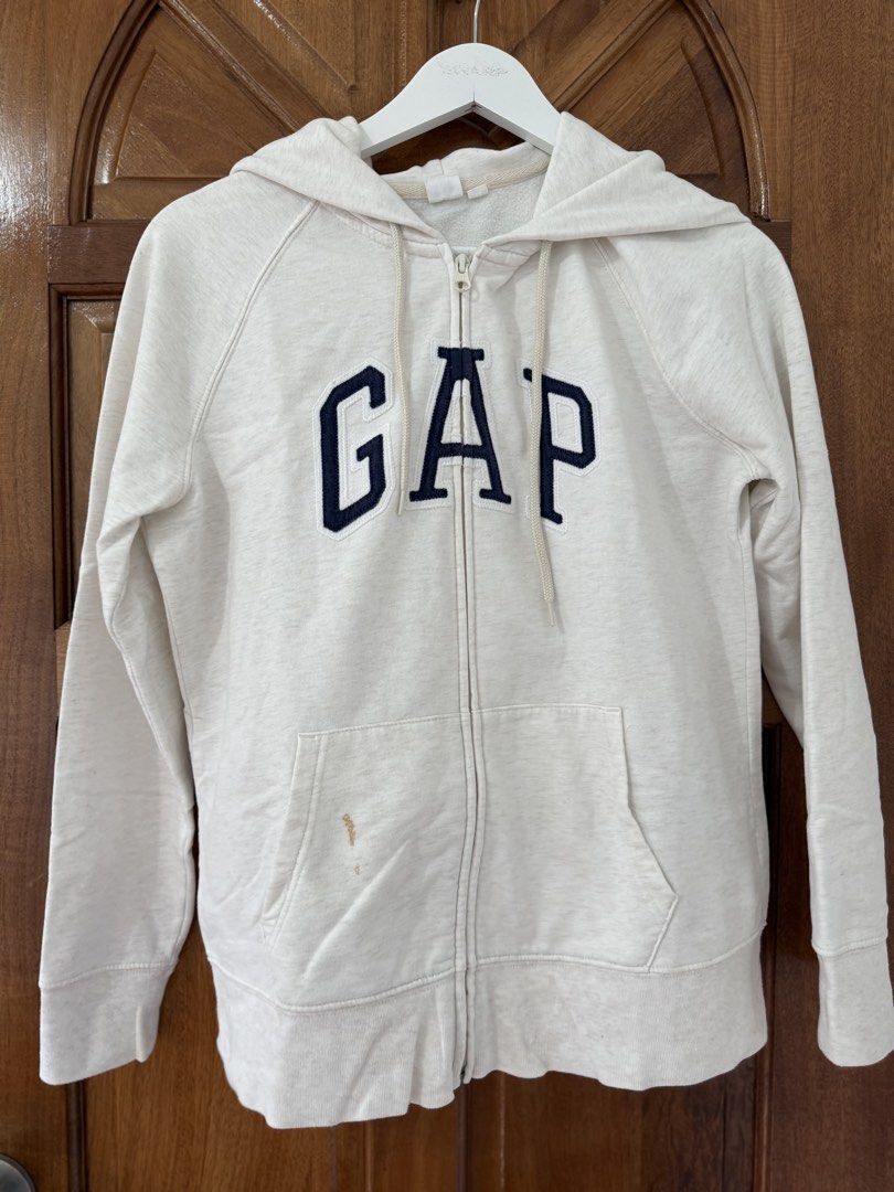 White Gap Jacket (Category: Coats, Jackets and Outerwear) located in Naga. Submitted by sbcookieee (Listing ID 1464712942, Image 1). Description: .