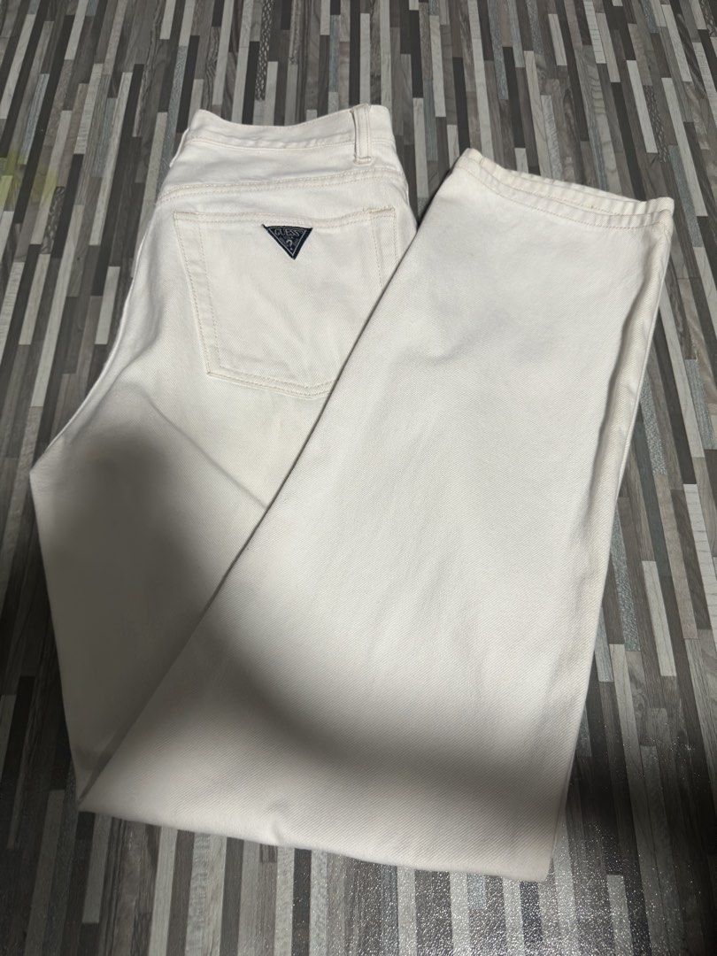 White Guess Jeans - Classic Fit (Category: Jeans) located in Manila. Submitted by miguelcajucs (Listing ID 1464612238, Image 1). Description: - 40 length 30waist 7 leg opening Classic white Guess jeans - Straight leg fit - Iconic Guess triangle logo on back pocket - Made from 100% cotton - Perfect staple piece for any wardrobe - Easy to style up or down.