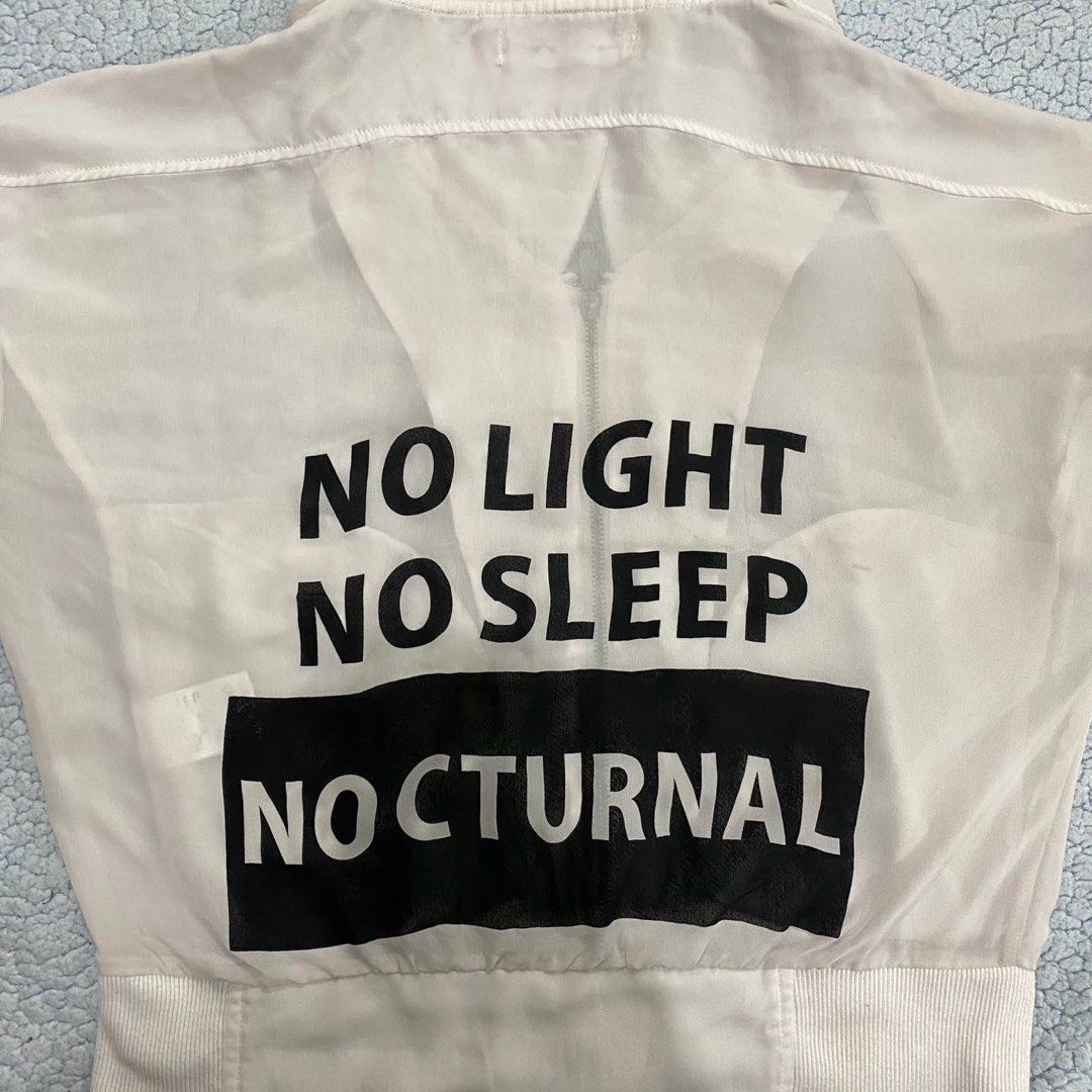 White jacket (Category: Coats, Jackets and Outerwear) located in Manila. Submitted by leola_ (Listing ID 1464668980, Image 2). Description: .