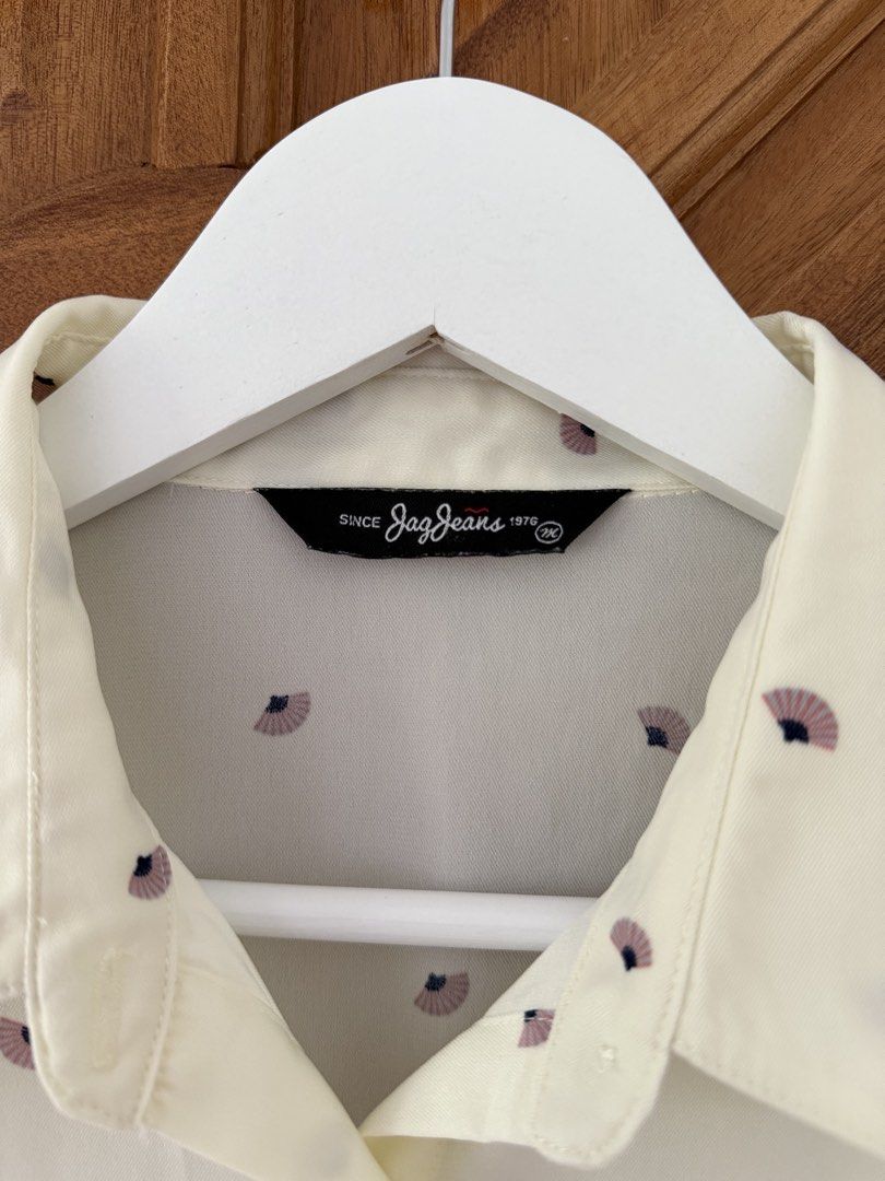 White Jag Jeans Blouse (Category: Blouses) located in Naga. Submitted by sbcookieee (Listing ID 1464698279, Image 2). Description: .