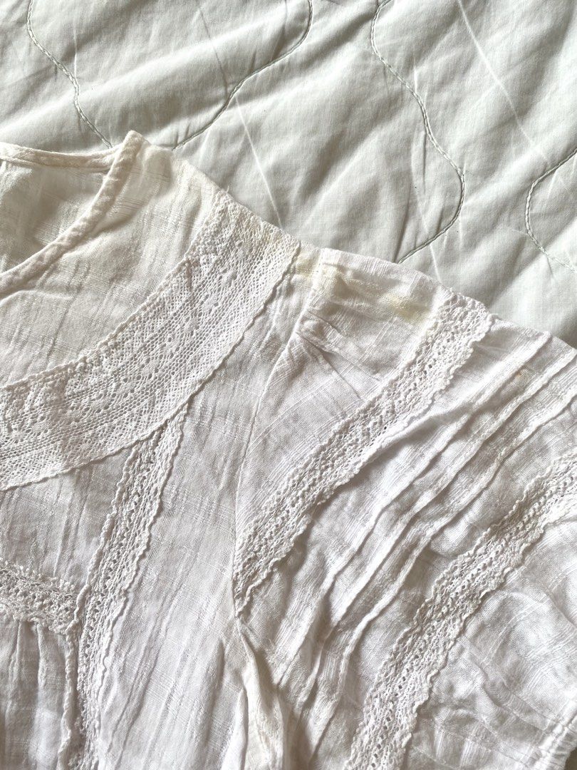 White Lace Trimmed Puff Sleeve Blouse (Category: Blouses) located in Quezon City. Submitted by viacb (Listing ID 1464671964, Image 3). Description: flaw: minor stain mop: gcash mod: jnt/lalamove *location: quezon city.