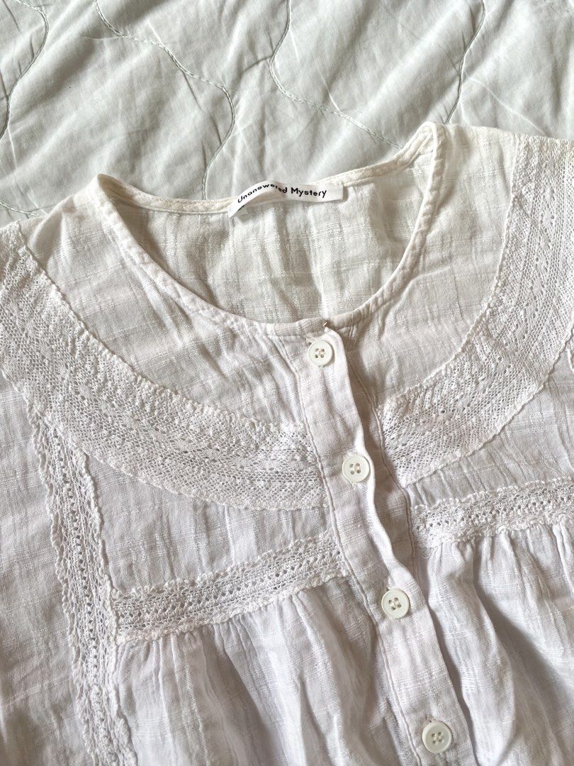 White Lace Trimmed Puff Sleeve Blouse (Category: Blouses) located in Quezon City. Submitted by viacb (Listing ID 1464671964, Image 2). Description: flaw: minor stain mop: gcash mod: jnt/lalamove *location: quezon city.