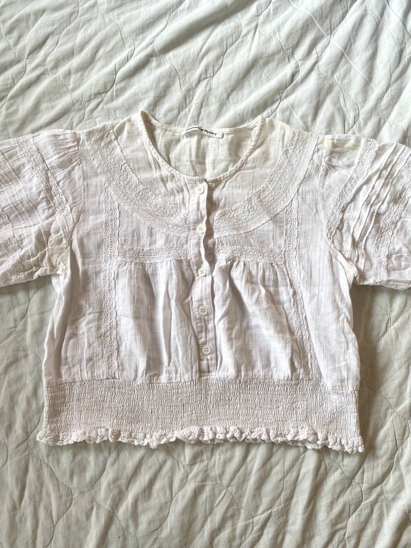 White Lace Trimmed Puff Sleeve Blouse (Category: Blouses) located in Quezon City. Submitted by viacb (Listing ID 1464671964, Image 1). Description: flaw: minor stain mop: gcash mod: jnt/lalamove *location: quezon city.
