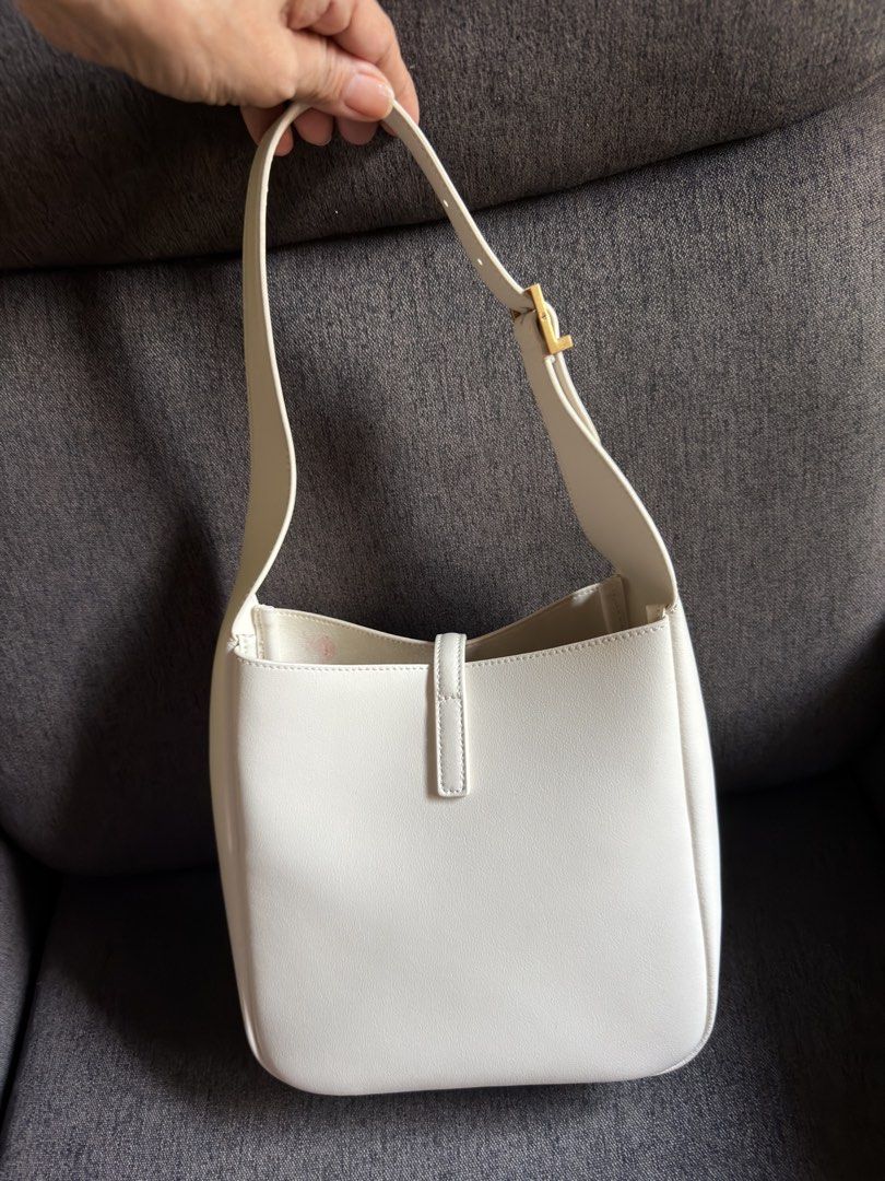 White Leather Hobo Bag (Category: Shoulder Bags) located in Quezon City. Submitted by r2wph (Listing ID 1464573542, Image 3). Description: - Off white leather hobo bag - Elegant gold hardware details - Adjustable strap with buckle for customized fit - Classic, minimalist design ideal for daily use - Comes with dustbag for safekeeping.