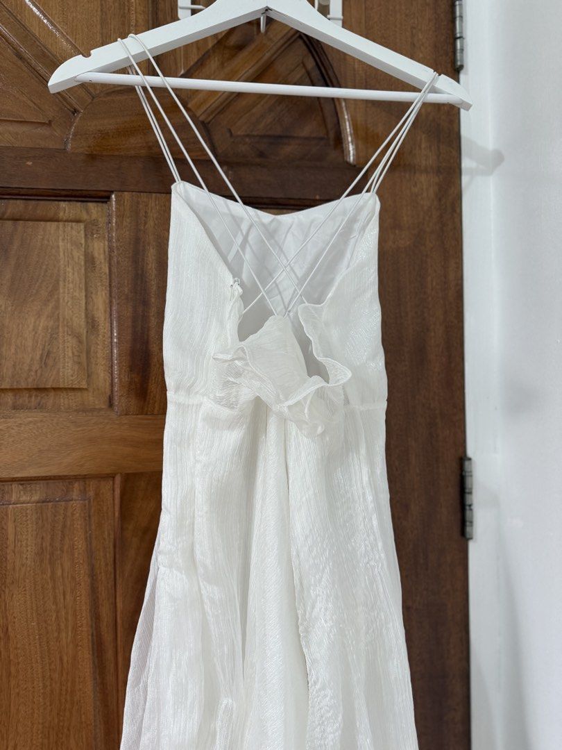 White Long Dress (Category: Evening dresses & gowns) located in Naga. Submitted by sbcookieee (Listing ID 1464710755, Image 2). Description: .