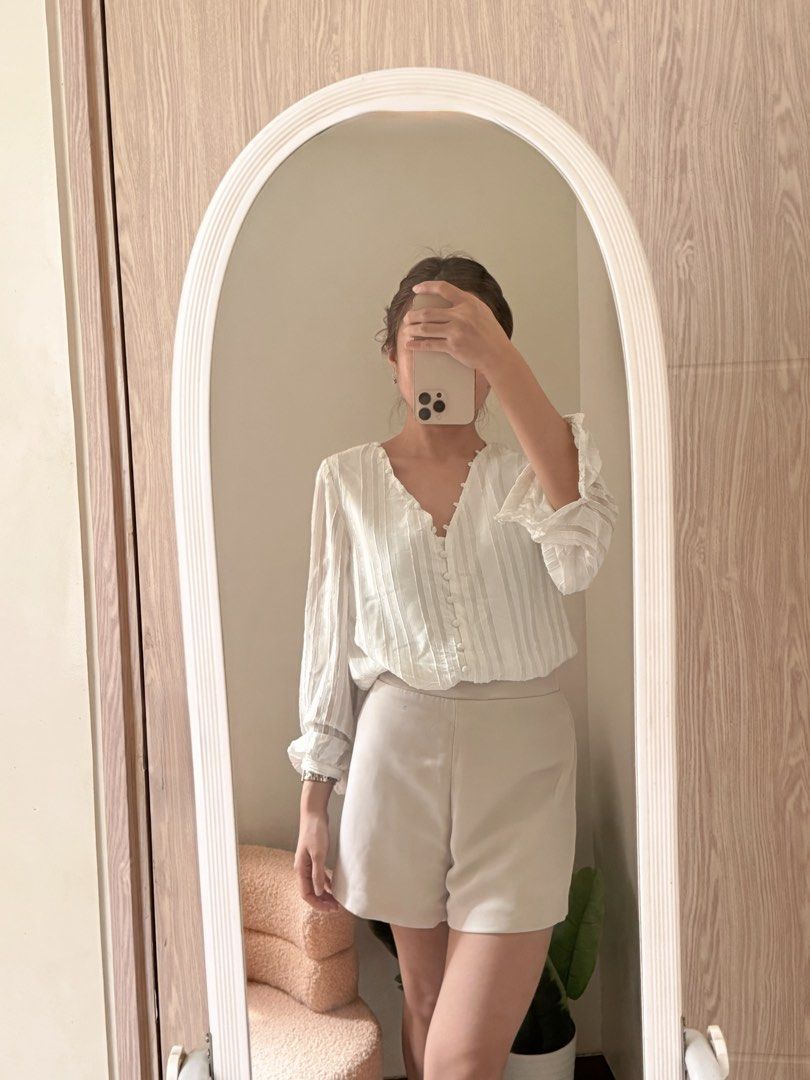 White office top (Category: Longsleeves) located in Quezon City. Submitted by kaye_oineza (Listing ID 1464738391, Image 2). Description: 🤍 Office / Casual Top Size: Medium.