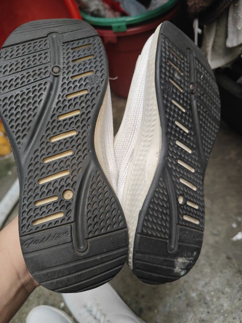 White Sneakers Generic take both (Category: Sneakers) located in Manila. Submitted by jojemar890 (Listing ID 1464636437, Image 3). Description: - Bundle includes two pairs of shoes, both size 36 or size 5.5 US. If interested message me, my location is Mandaluyong city..