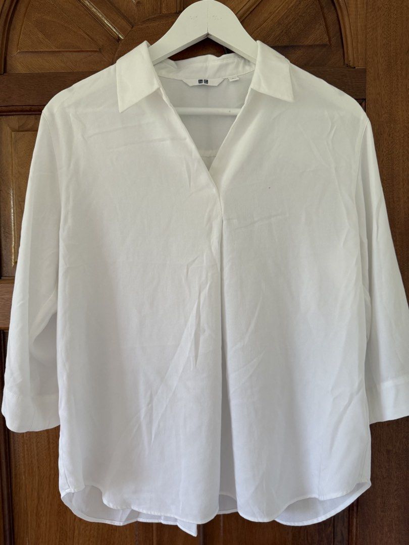 White Uniqlo Long Sleeve Polo (Category: Longsleeves) located in Naga. Submitted by sbcookieee (Listing ID 1464698939, Image 1). Description: .