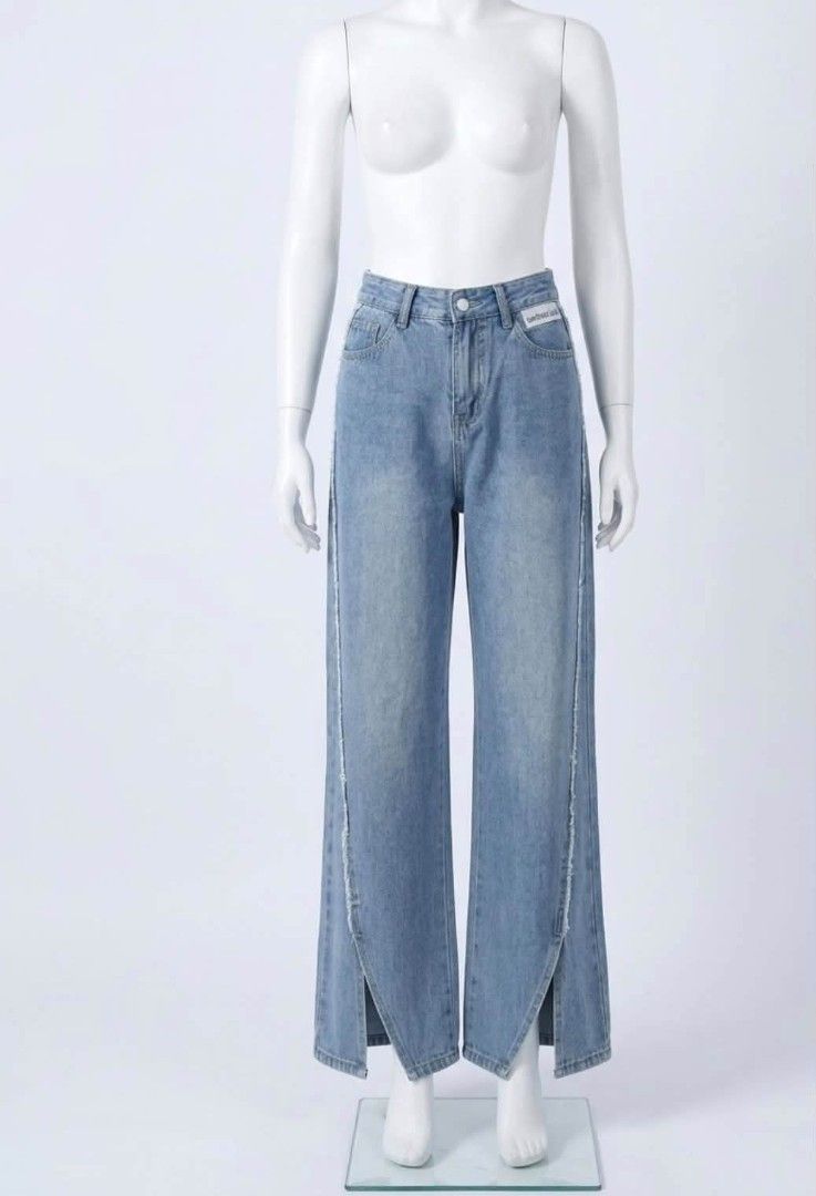 Wideleg pants (Category: Jeans) located in Santa Cruz. Submitted by cleofedorao285 (Listing ID 1464648706, Image 1). Description: waistline-27-28.