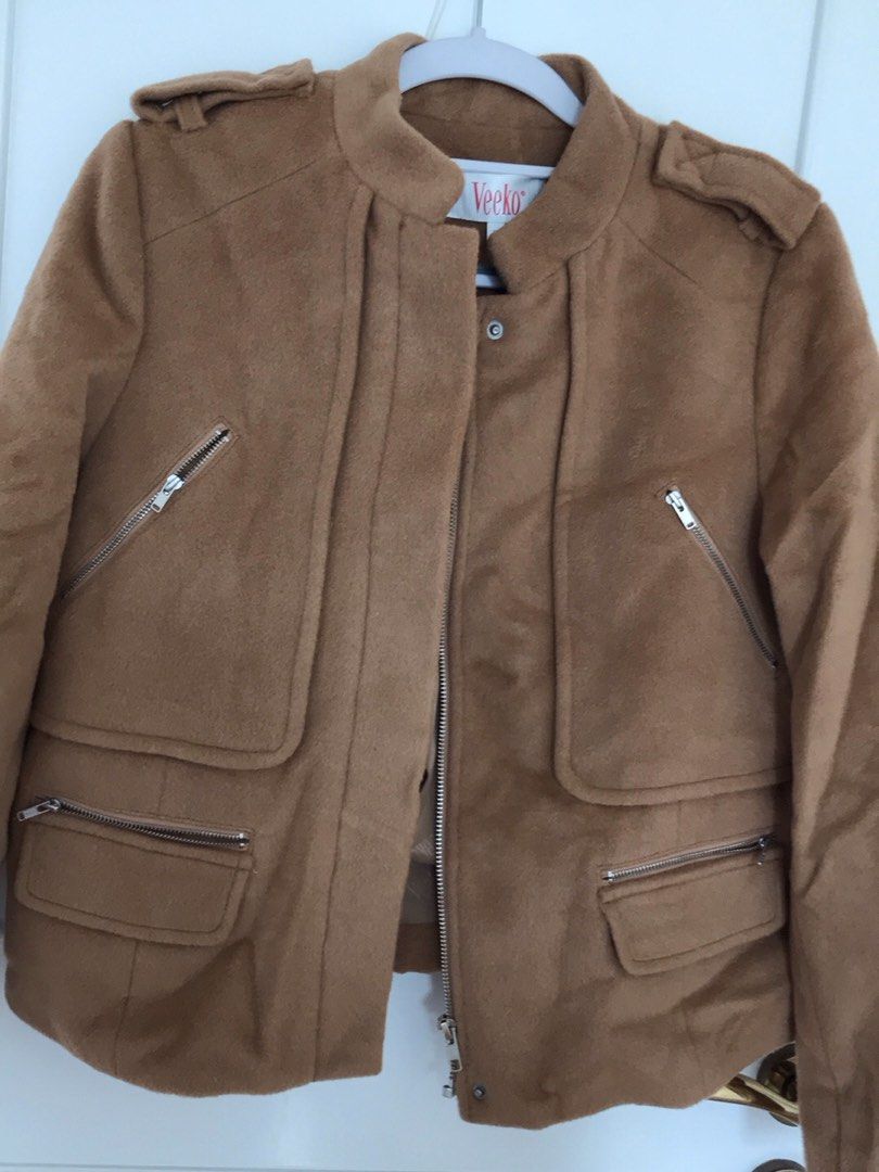 winter jacket （分類：外套及戶外衣服）位於 Hong Kong。 由 pienagi 提交（商品編號 1464598741，圖片 2）。簡介： litely use good as new。