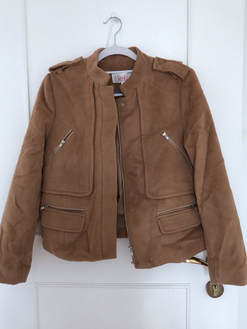 winter jacket （分類：外套及戶外衣服）位於 Hong Kong。 由 pienagi 提交（商品編號 1464598741，圖片 1）。簡介： litely use good as new。