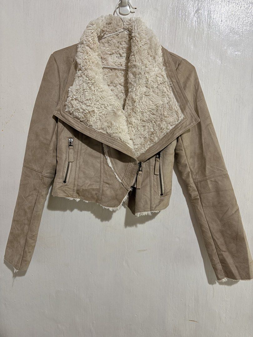 Winter jacket made in korea extra small (Category: Coats, Jackets and Outerwear) located in Quezon City. Submitted by cosmicshark.060c70 (Listing ID 1464678455, Image 2). Description: Made in korea Used once In tag its medium but it runs extra small.
