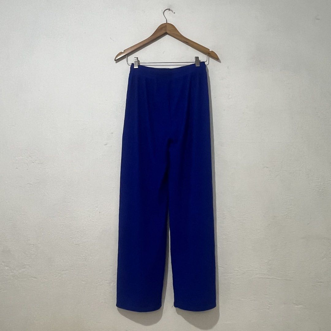 Women's Blue Pants [Medium] (Category: Other Bottoms) located in Quezon City. Submitted by jpsstore (Listing ID 1464641110, Image 3). Description: Size: Medium Length: 38" No issue MOP: Gcash SHIPPING: J&t | Lalamove.
