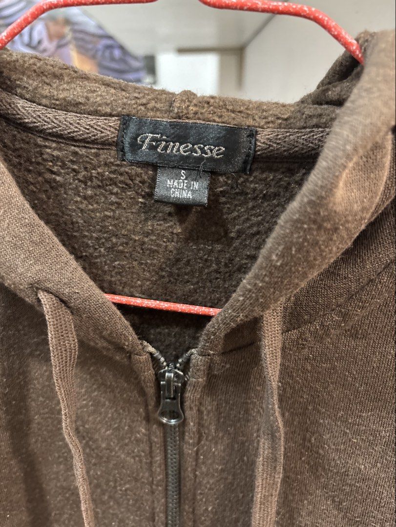 Women's brown jacket (Category: Coats, Jackets and Outerwear) located in Quezon City. Submitted by den.declutters (Listing ID 1464639566, Image 2). Description: .