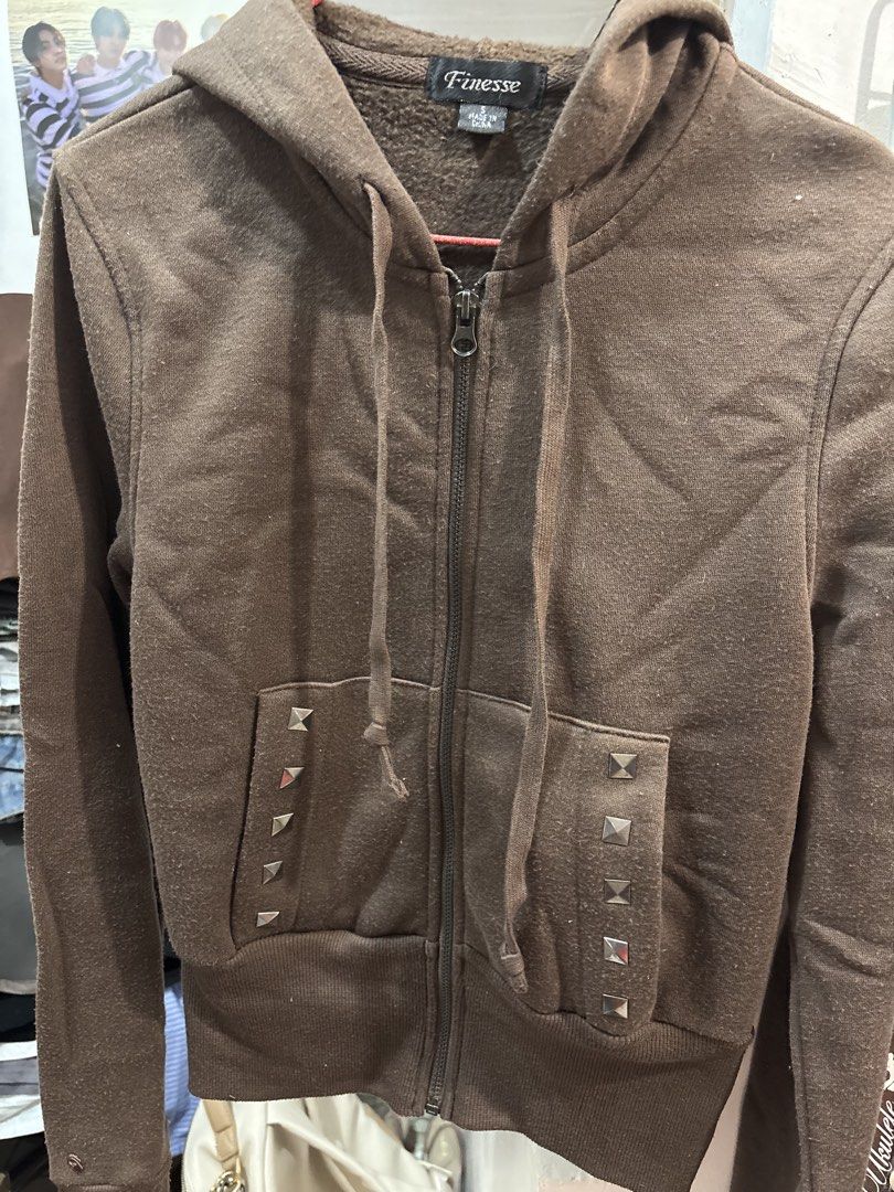 Women's brown jacket (Category: Coats, Jackets and Outerwear) located in Quezon City. Submitted by den.declutters (Listing ID 1464639566, Image 1). Description: .