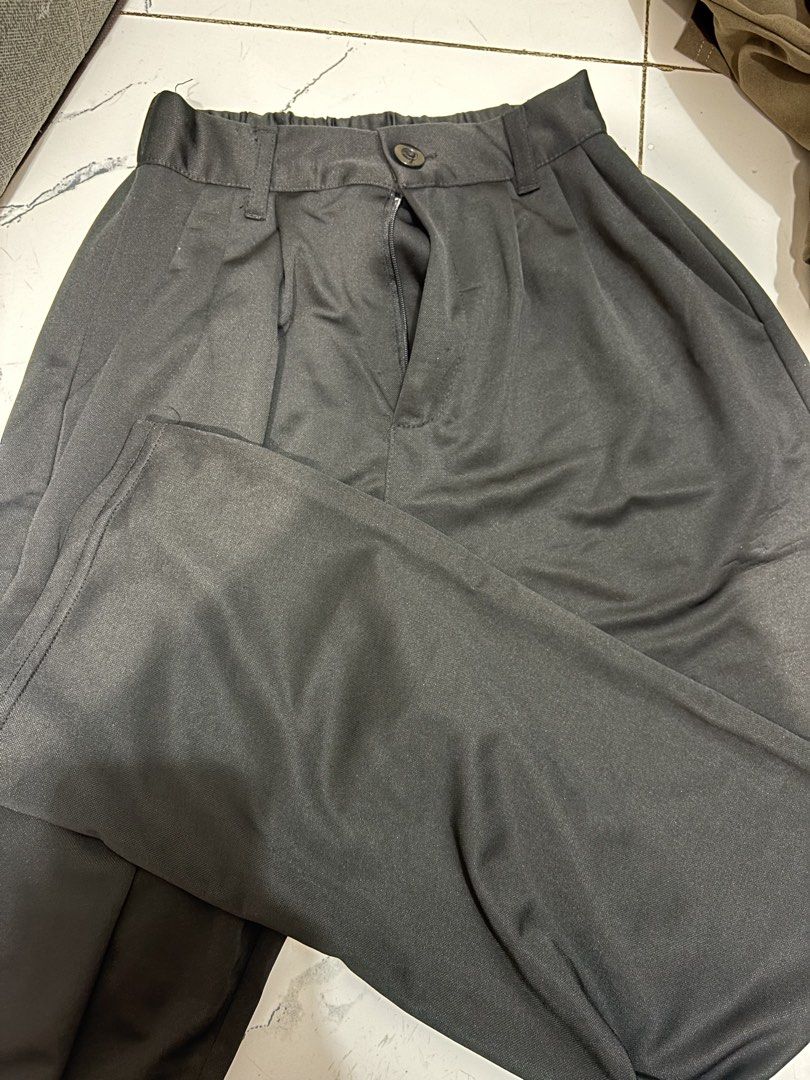 Women's Formal Pants (Category: Jeans) located in Quezon City. Submitted by den.declutters (Listing ID 1464599107, Image 1). Description: Fits waist line 24-26.