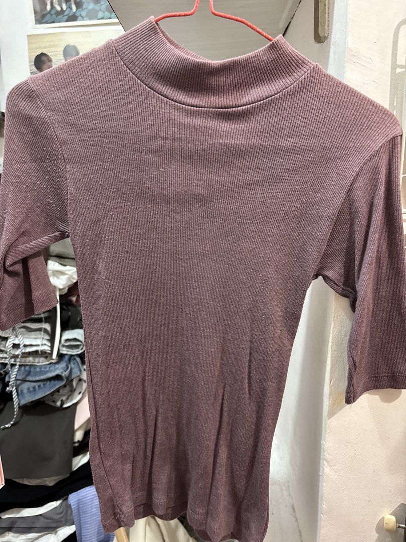 Women's turtleneck top (Category: Longsleeves) located in Quezon City. Submitted by den.declutters (Listing ID 1464644077, Image 1). Description: .
