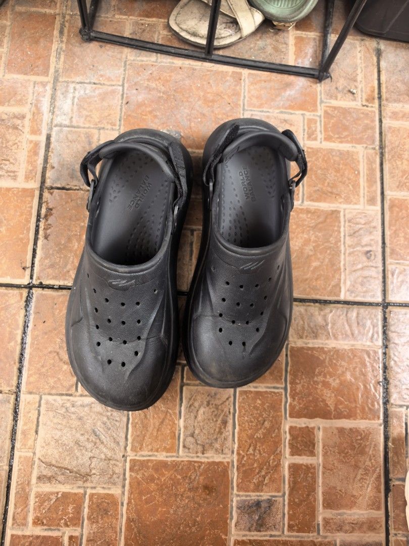 World Balance hoversleek (Category: Slippers & Slides) located in Manila. Submitted by NeverGiveup_10 (Listing ID 1464735249, Image 2). Description: - Brand: World Balance - Color: Black - Style: Clogs - Features: Easy slip-on, adjustable strap (can be worn front or back) - Ideal for: Everyday wear, beach, casual outings - Benefits: Comfortable, durable.