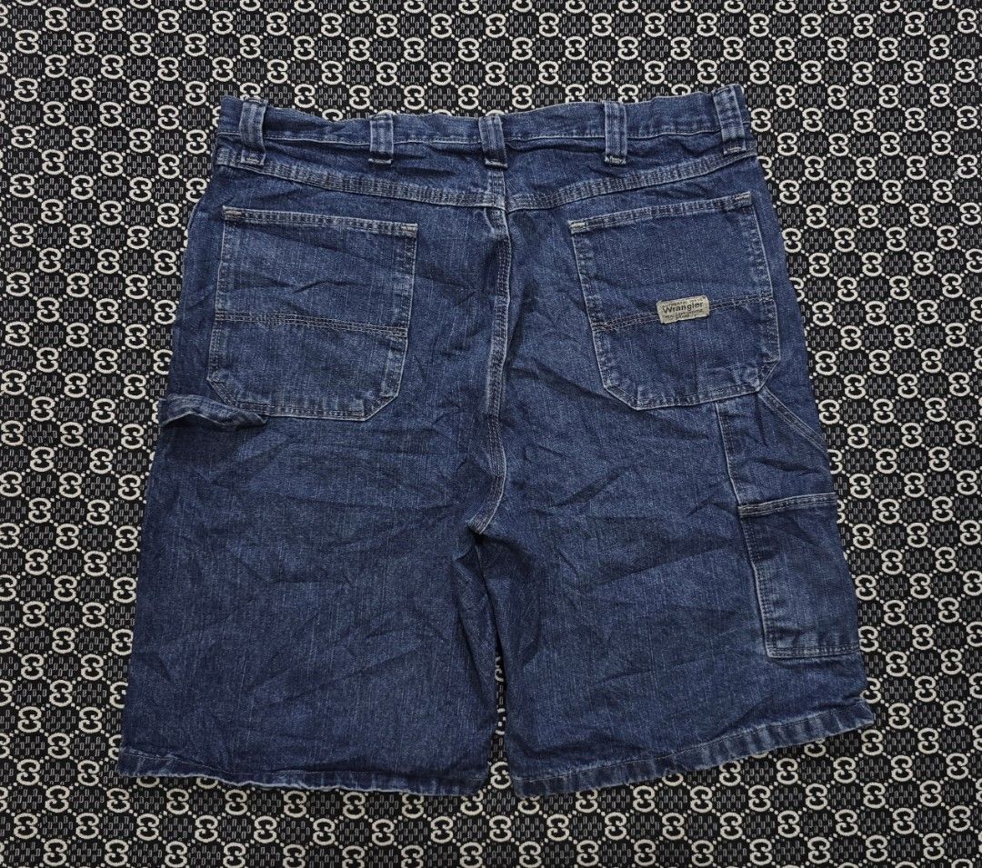 Wrangler (Category: Shorts) located in Hinigaran. Submitted by thrift_street_6106 (Listing ID 1464654922, Image 3). Description: (WRANGLER)denim Carp Short. Sz'36'37. Length '23 Exclent cond cond. Non issue. Need wash bfore Used. Dm/pm..