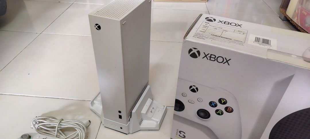 Xbox Series S (Category: Xbox) located in Pasir Mas. Submitted by firdausmohdy (Listing ID 1464584708, Image 3). Description: - Xbox Series S console with 512GB SSD - Includes 3 controllers: one black, one white, one gamesir g7 se - Comes with dock - All necessary cables included - Original xbox box available Meetup in Pasir Mas/Kota Bharu, Kelantan Or postage with Carousel Pay .