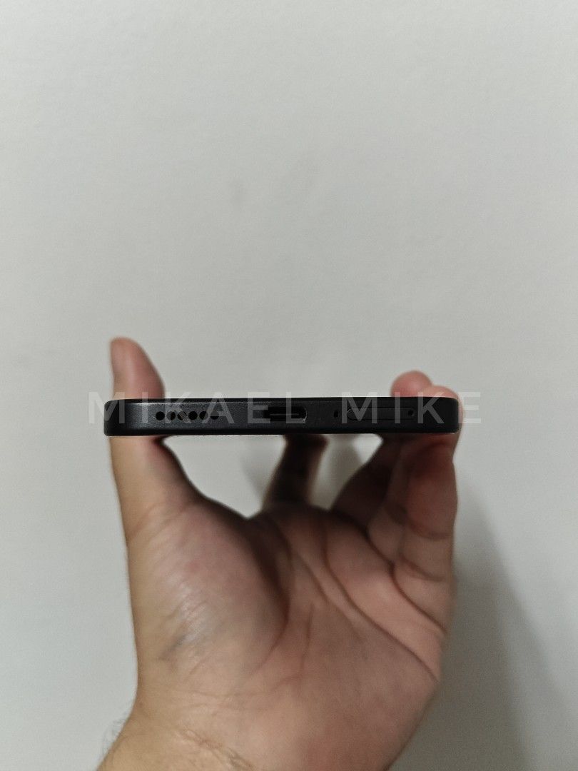 Xiaomi 15T 512gb (Category: Xiaomi) located in Quezon City. Submitted by mikael_mike (Listing ID 1464731791, Image 3). Description: For sale or swap Selling price: ₱19,500 Swapping price: ₱21,000 Xiaomi 15t 512gb Global rom No history of repair Issue: minimal scratches. No dents Complete package with receipt.