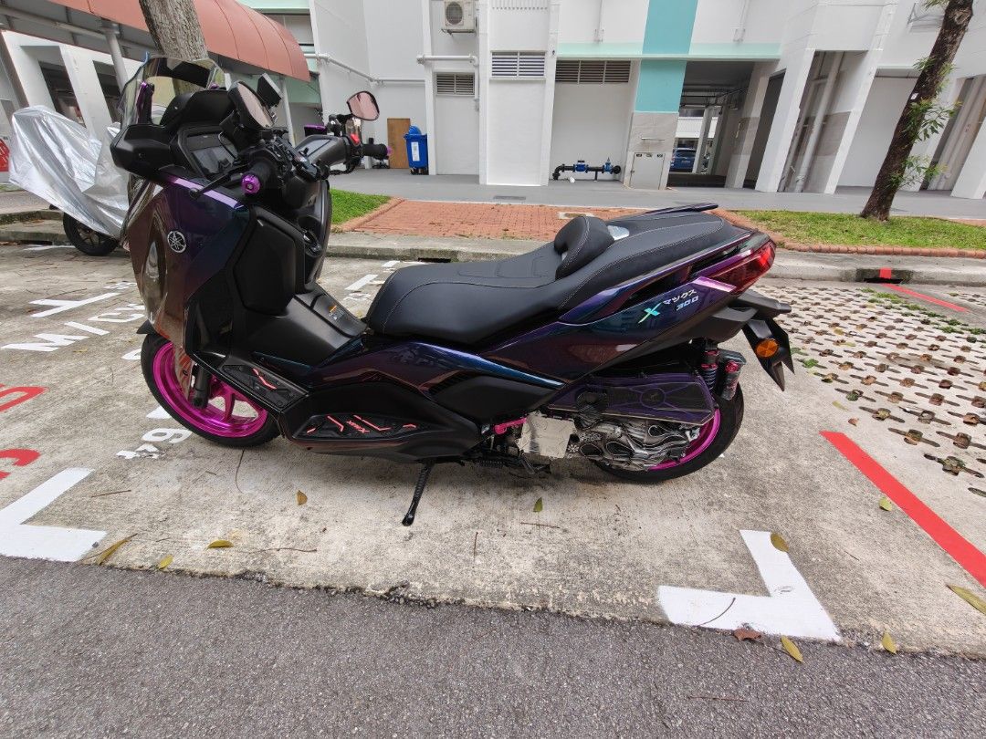 XMAX VERSION 3 (Category: Motorcycle Accessories) located in Singapore. Submitted by bintegarep84 (Listing ID 1464580470, Image 3). Description: I spray this colour 3 days ago and didn't like it. it's a 4 tone colours, which consist of Purple,Blue,gold and green. I'm selling at a loss. no nego. it's more to men colour I guess. 😅😅.