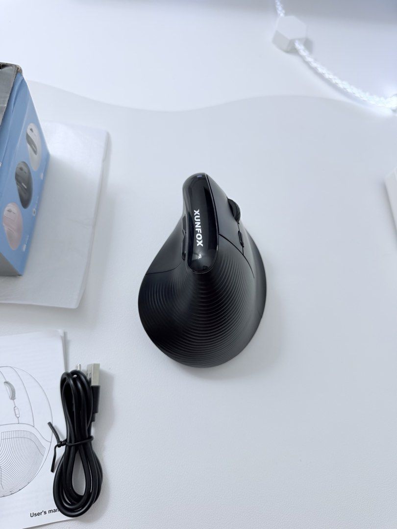Xunfox H5 Wireless Vertical Ergonomic Mouse (Category: Mouse & Mousepads) located in Manila. Submitted by yeyouchengdu_ (Listing ID 1464574194, Image 1). Description: • Dual Connectivity: 2.4G Wireless & Bluetooth • Rechargeable via USB Type-C • Adjustable DPI: 1200, 1600, 2400 • Includes USB-C charging cable and user manual •Designed for ultimate comfort during extended computer sessions FOR DETAILS, PLEASE DO A RESEARCH 🤍 All are new~ Only use