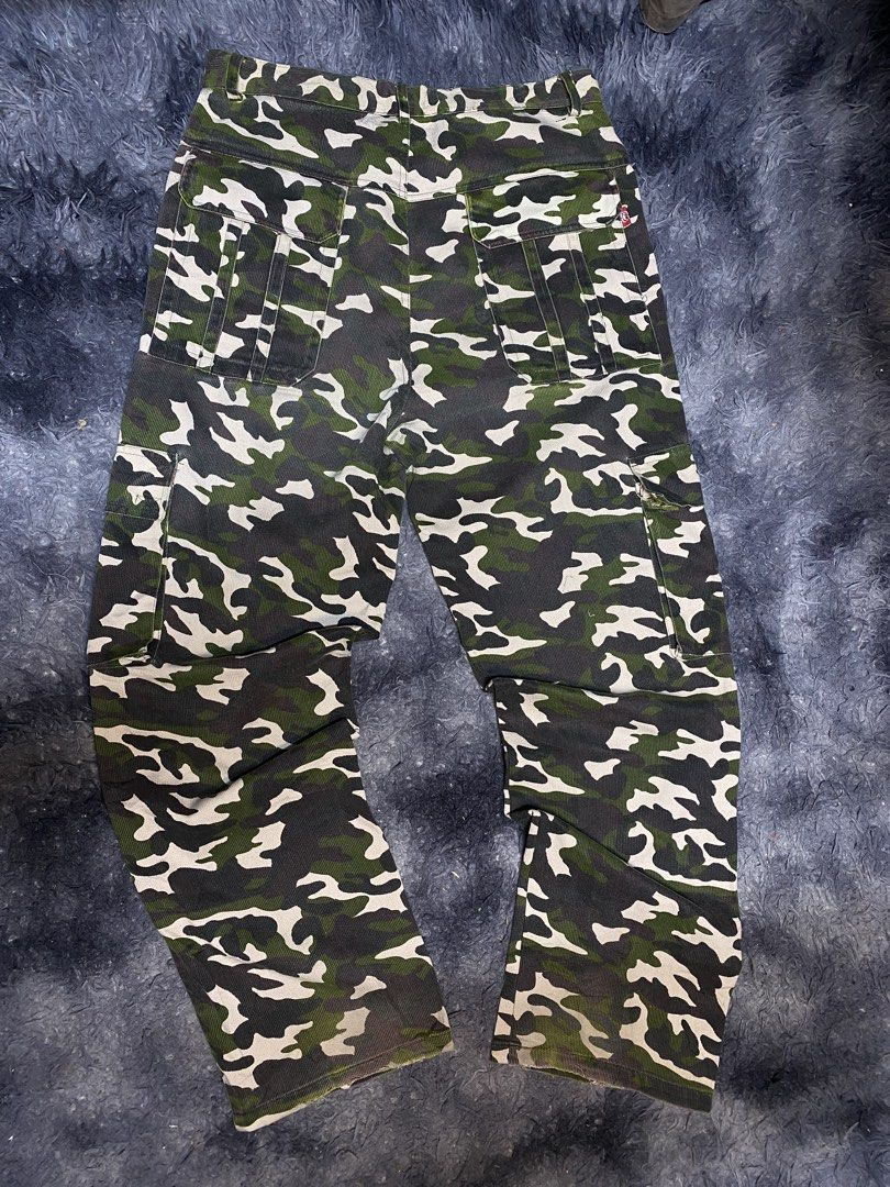 Y2K ECKO UMLMTD CAMMOU DENIM PANTS (Category: Jeans) located in Makati City. Submitted by drip.poww (Listing ID 1464722238, Image 2). Description: - Authentic ECKO UNLDMTD - Size: 34 - Dimes: W: 34 L: 45 LH: 11 - Authentic - Excellent condition - Need wash, fresh from bale - Material: 100% Cotton Please don’t expect too much—these are thrifted (ukay) items. 😊 !!STILL NEGOTIABLE!!.