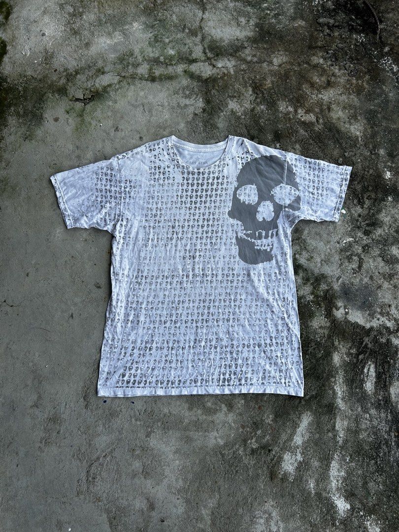 Y2k Gray Star Skull Monogram Aop Shirt (Category: Tshirts & Polo Shirts ) located in Balanga. Submitted by nothingtohold.co (Listing ID 1464707912, Image 1). Description: Y2k Gray Star Skull Monogram Aop Shirt Large on tag | 23 width | 30 length | 9.8 condition Need wash only Gcash | jnt | bataan Vouch~vc.