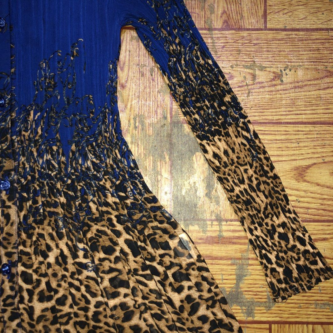 Y2K Pleated button down leopard design (Category: Dresses) located in Dasmarinas. Submitted by cornyxmessy (Listing ID 1464587245, Image 2). Description: .