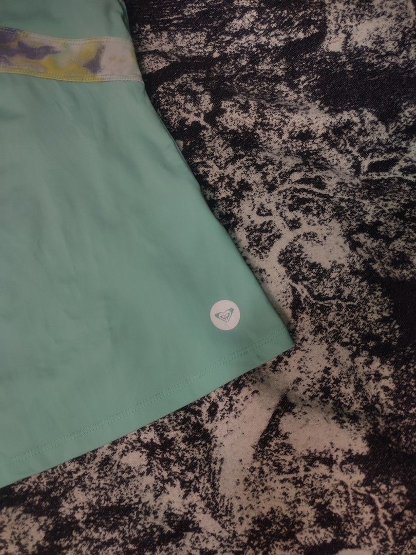 Y2k Roxy Tank Top (Category: Sleeveless) located in Cagayan de Oro. Submitted by jaypeedeistilo (Listing ID 1464585440, Image 3). Description: very good condition✅ xs-small✅.