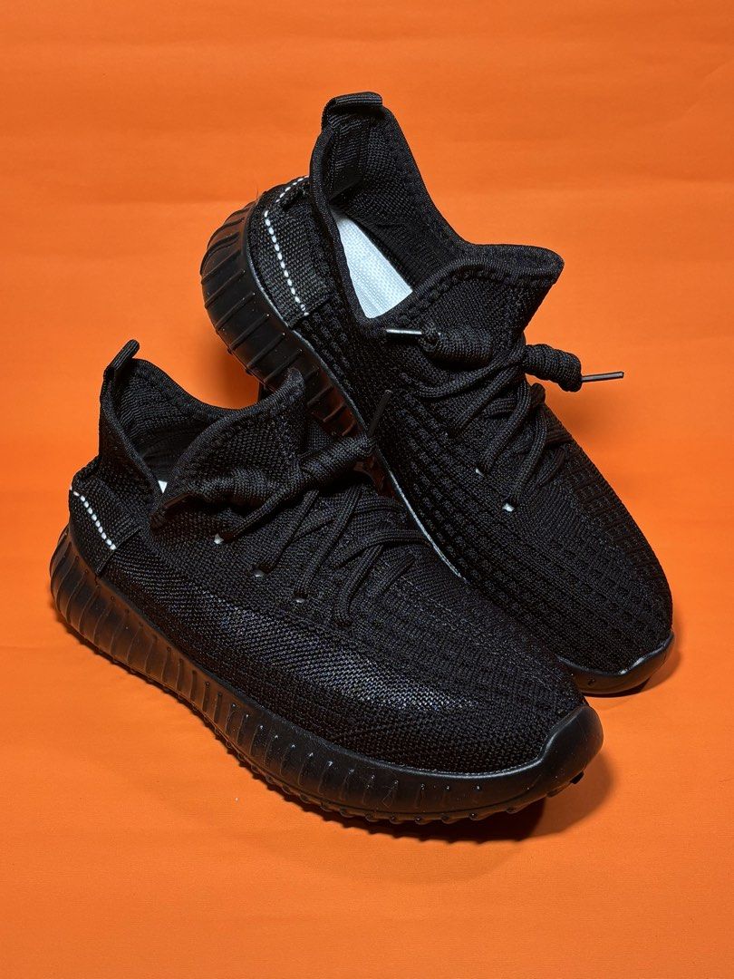 Yeezy Boost (Category: Shoe inserts) located in Naga. Submitted by estilo_zapato (Listing ID 1464610193, Image 1). Description: 36 & 38 sizes ✨ High-quality inspired pair 📦 Comes with box 👟 Clean and stylish finish 💯 Great for everyday wear.