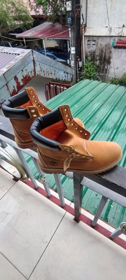 Yellow and Maroon Zigzag Shoelaces (Category: Boots) located in Taguig. Submitted by slime824 (Listing ID 1464623758, Image 1). Description: - Brand new zigzag shoelaces - Colors: Yellow and Maroon - Ideal for customizing sneakers and boots - Adds a vibrant pop of color to any footwear - Feel free to ask any questions!.