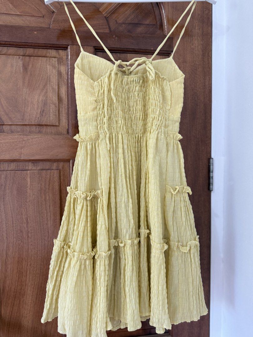 Yellow Dress (Category: Dresses) located in Naga. Submitted by sbcookieee (Listing ID 1464715450, Image 2). Description: .