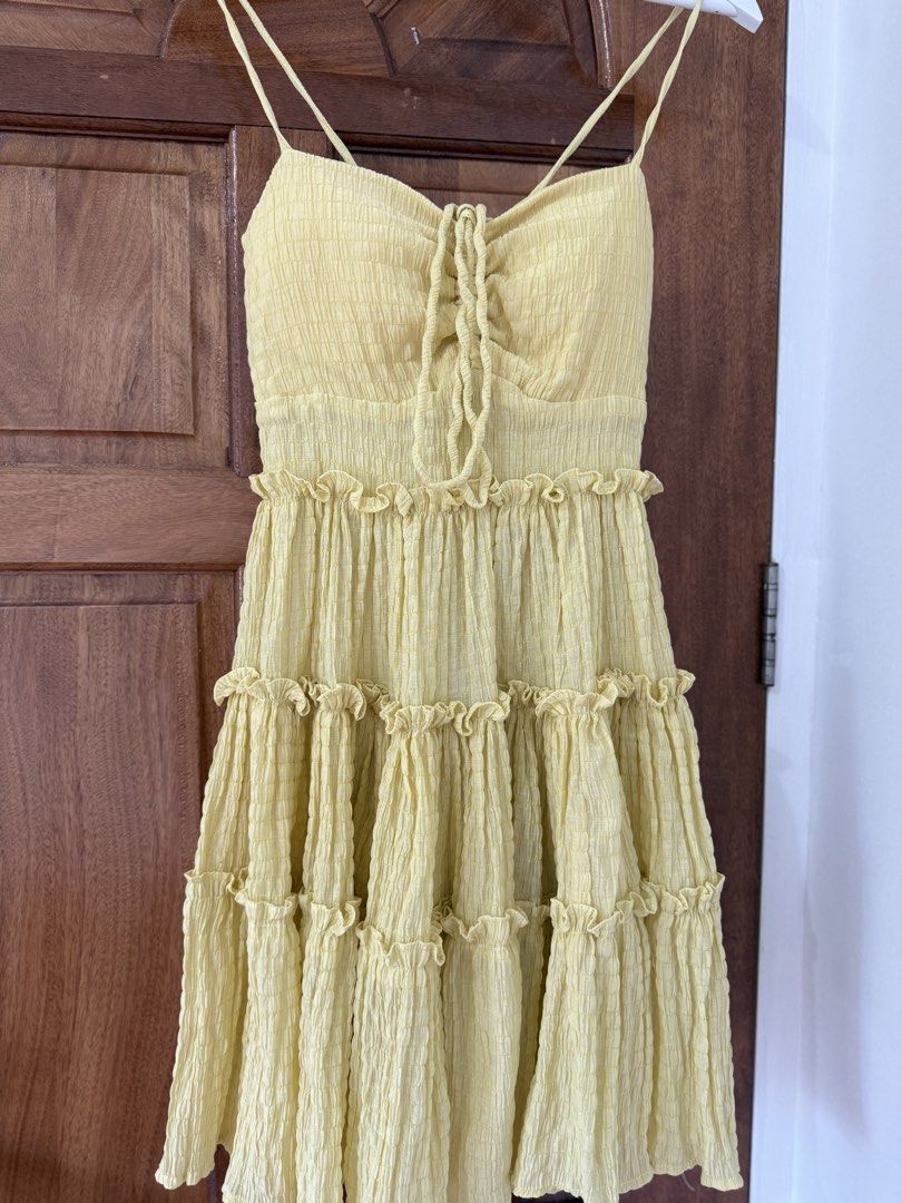 Yellow Dress (Category: Dresses) located in Naga. Submitted by sbcookieee (Listing ID 1464715450, Image 1). Description: .
