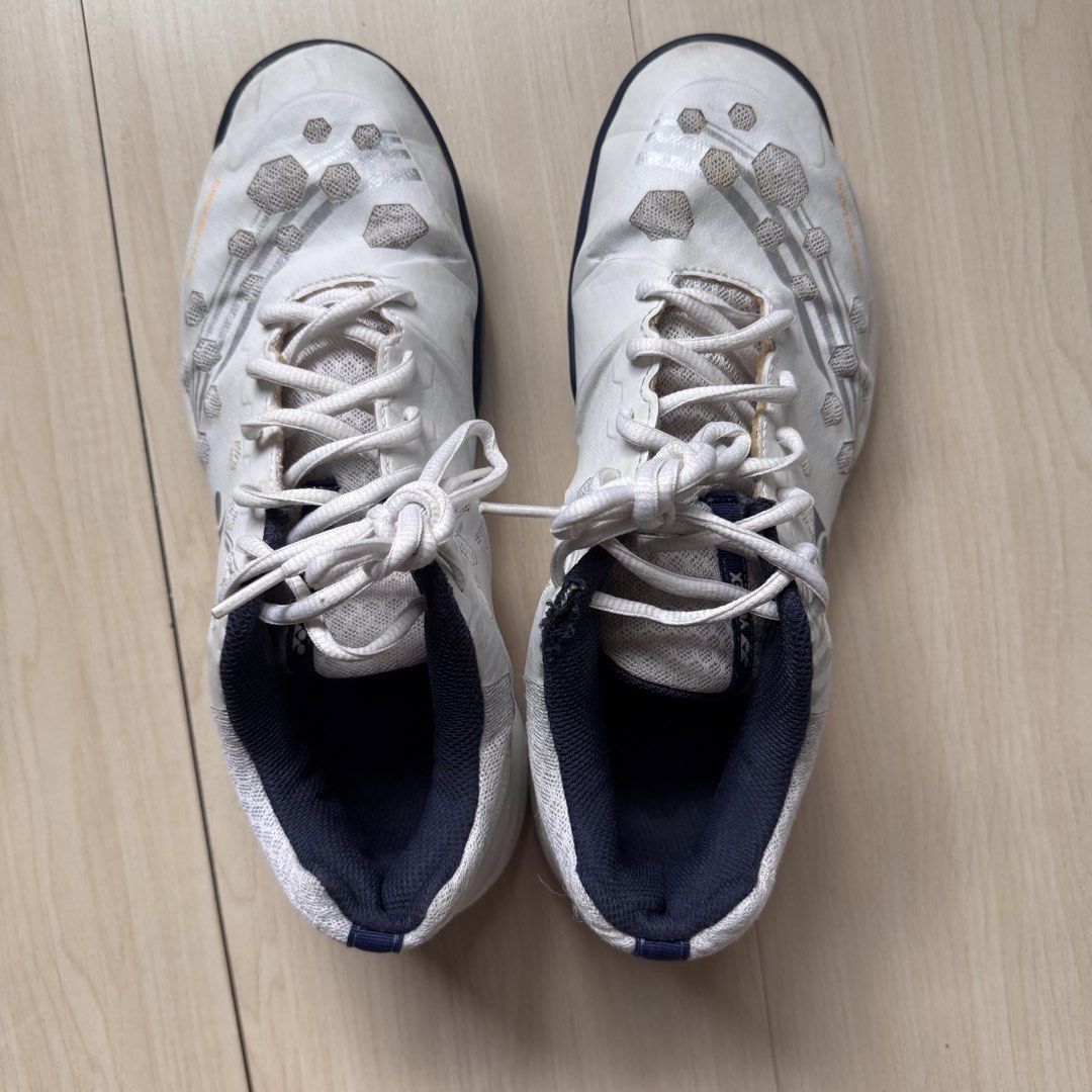 Yonex Badminton Shoes Strider Beat (Category: Sneakers) located in Manila. Submitted by costephen (Listing ID 1464590108, Image 1). Description: USED no box Visible signs of usage No major issue Selling for 1500 only Size 9 US MENS location sm sanlazaro or lalamove shouldered by buyer.
