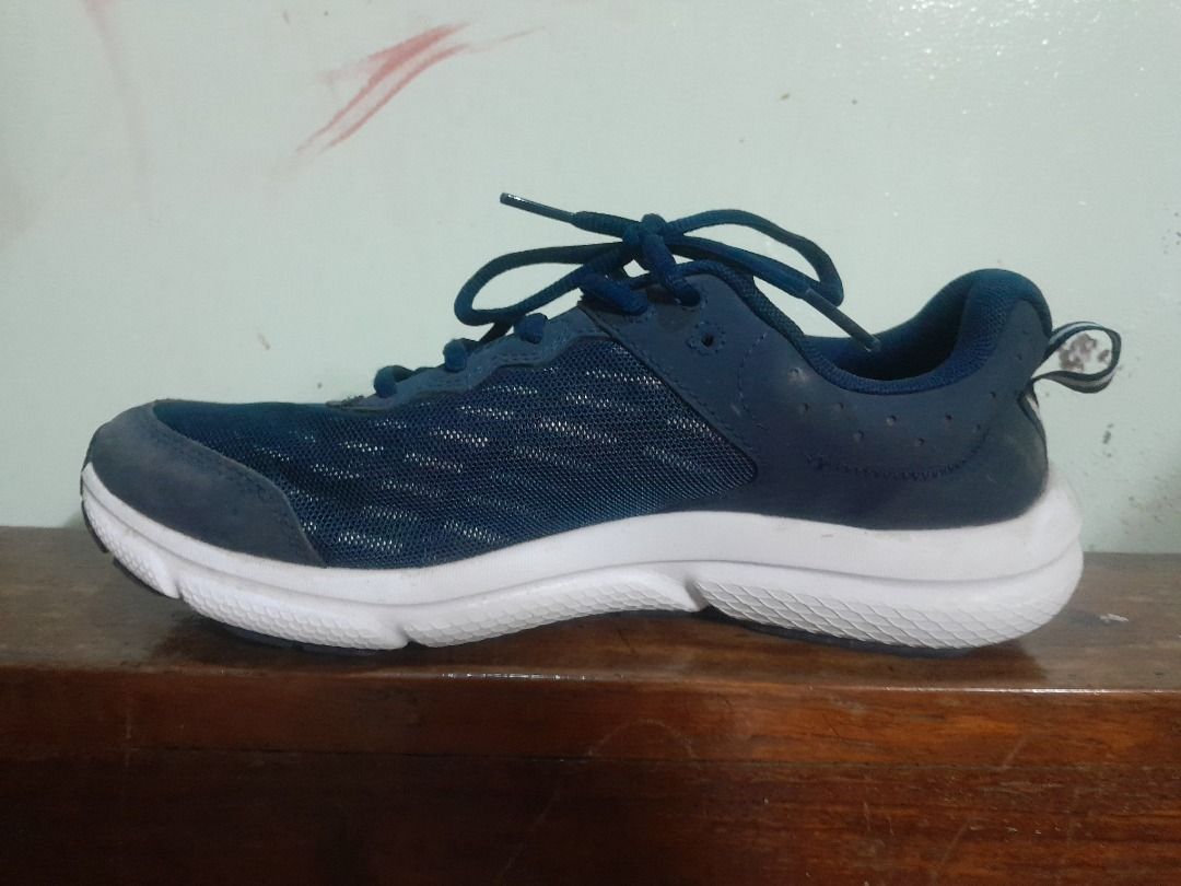 Younghustler (Category: Casual Shoes) located in Caloocan City. Submitted by waletangilag (Listing ID 1464677364, Image 3). Description: Only used one's,legit under armor $75 dollars original price bigay ko na kahit 2kflat.