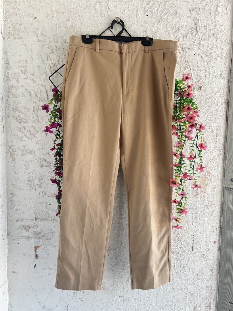 Zara basic slim work pants (Category: Other Bottoms) located in Pasir Mas. Submitted by rosarosellaa (Listing ID 1464594465, Image 1). Description: Waist : 33" Hip : 42" Length : 37" Conditin is good like new .