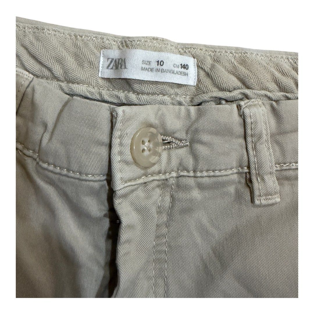 Zara beige shorts (Category: Babies & Kids Fashion) located in Lipa City. Submitted by lifestyled (Listing ID 1464696481, Image 3). Description: Zara beige shorts Size 10 Bottom- W-12” L- 16” Color rate- 9/10 💯 Authentic.