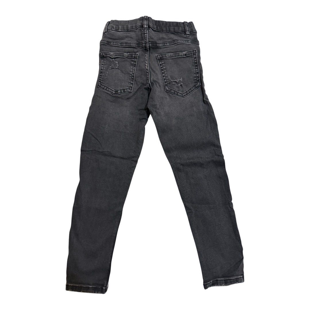 Zara black denim pants (Category: Babies & Kids Fashion) located in Lipa City. Submitted by lifestyled (Listing ID 1464698196, Image 3). Description: Zara black denim pants Size 7 Bottom- W-9.5” L- 27” Color rate- 9/10 💯 Authentic.