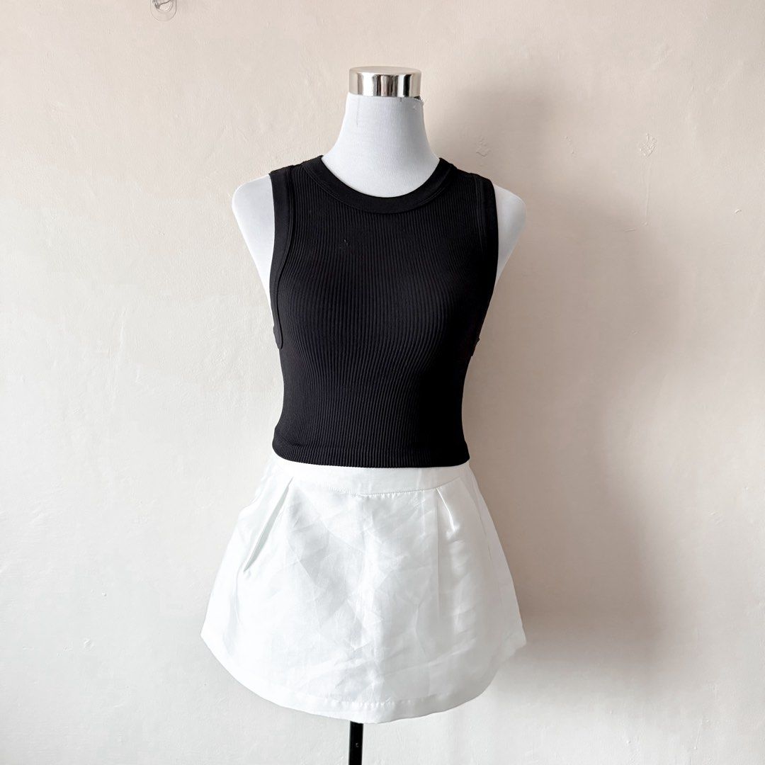 Zara Black Ribbed Crop Tank (Category: Others Tops) located in Antipolo. Submitted by rosywardrobe (Listing ID 1464675657, Image 1). Description: 🎀 MAKE READING A HABIT 🎀 • No order form, no reservation! • Strictly 1 day reservation • Payment first before order processing • No return, No exchange • Don’t make an offer if you’re not 100% sure • No shipping every weekends — PAYMENT CHANNELS — • GCash • Gotyme • Maya • BDO • BPI • Unionbank — DELI