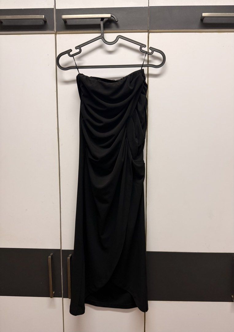 Zara Black ruched midi skirt (Category: Skirts) located in Quezon City. Submitted by mine4now (Listing ID 1464645008, Image 2). Description: What: Zara black ruched midi skirt Origin: Zara philippines Size: XS Condition: Unworn without tag RFS: DECLUTTERING Shipping fee: PAID by the buyer No: COD Courier: lbc, grab or lalamove J&T — if not busy MOP: Gcash, maya or online banking *For sure buyer, shipping is on the next day afternoon bet 5 an 6 pm