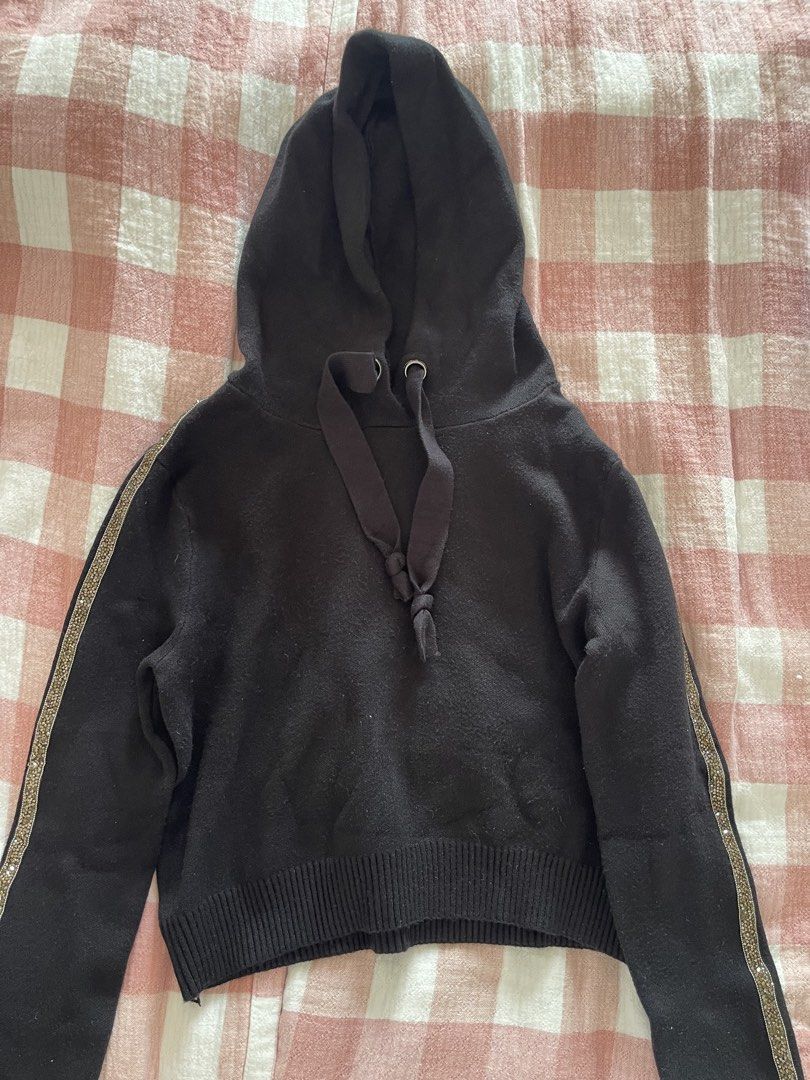 ZARA BLACK STUDDED HOODIE (Category: Longsleeves) located in Manila. Submitted by gossipgirlsxoxo (Listing ID 1464647009, Image 1). Description: never used just washed studded on the sides bought for 3k old collection .