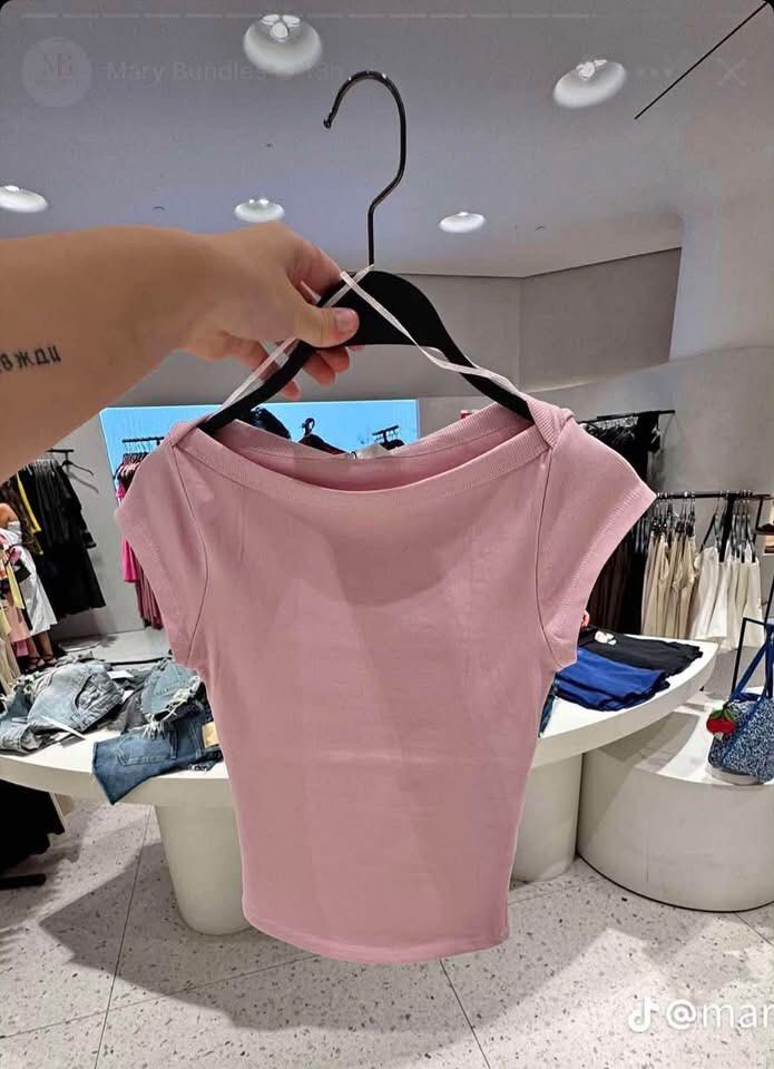 Zara Boatneck Top (Category: Others Tops) located in Manila. Submitted by nadz.28 (Listing ID 1464593447, Image 3). Description: thick fabric auth zara white s-m pink m brown stripes m-l black s-m cream large.