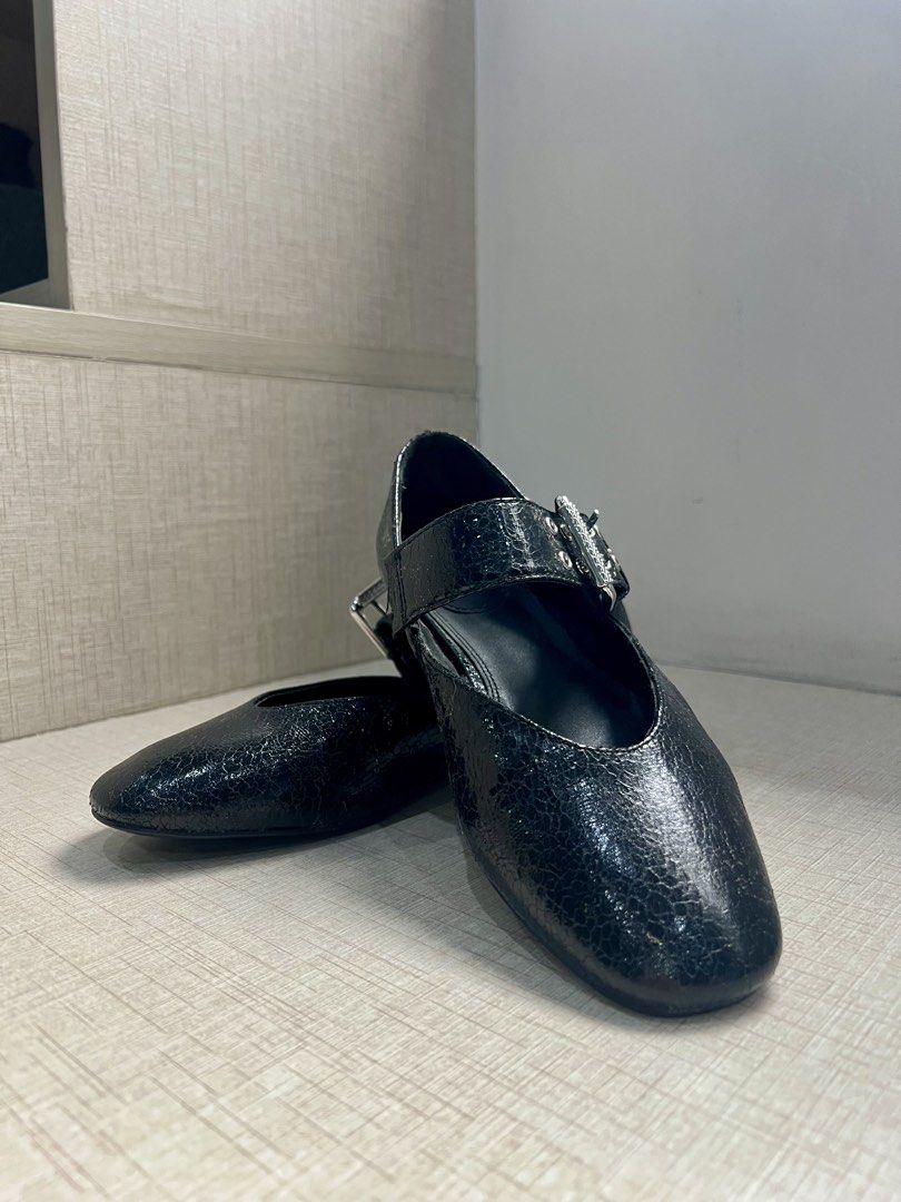 Zara Buckled Ballet Flats (Category: Flats & Sandals) located in Quezon City. Submitted by fromkimwithless (Listing ID 1464630994, Image 1). Description: - Size: 37 - Black - Includes Zara dustbag - Purchased: Zara online 3504/310 - Shipping: Lalamove or Grab — shipping fee shouldered by the buyer.