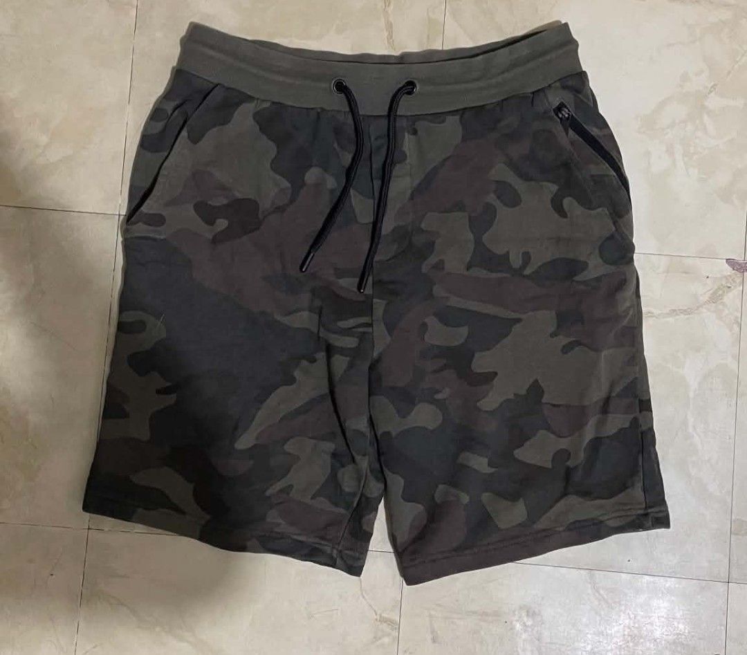 ZARA camouflage short (Category: Shorts) located in Tigaon. Submitted by partidothrift_v2 (Listing ID 1464721185, Image 1). Description: .
