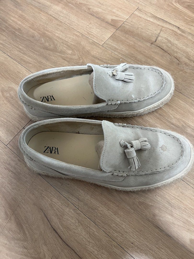 Zara casual tassle loafers (Category: Casual Shoes) located in Mandaluyong City. Submitted by minimalmeowguy (Listing ID 1464581513, Image 2). Description: Zara casual tassle loafers - suede material - 8/10 condition. Used but not abused - size 10us - not my style anymore.