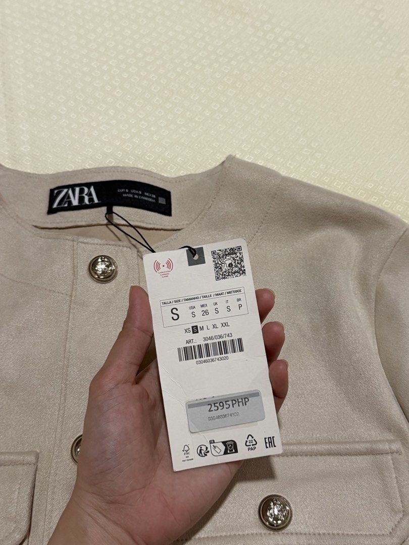 Zara Cropped Jacket with Button Details (Category: Coats, Jackets and Outerwear) located in Hagunoy. Submitted by vifinds (Listing ID 1464590119, Image 3). Description: ✨ brand new.