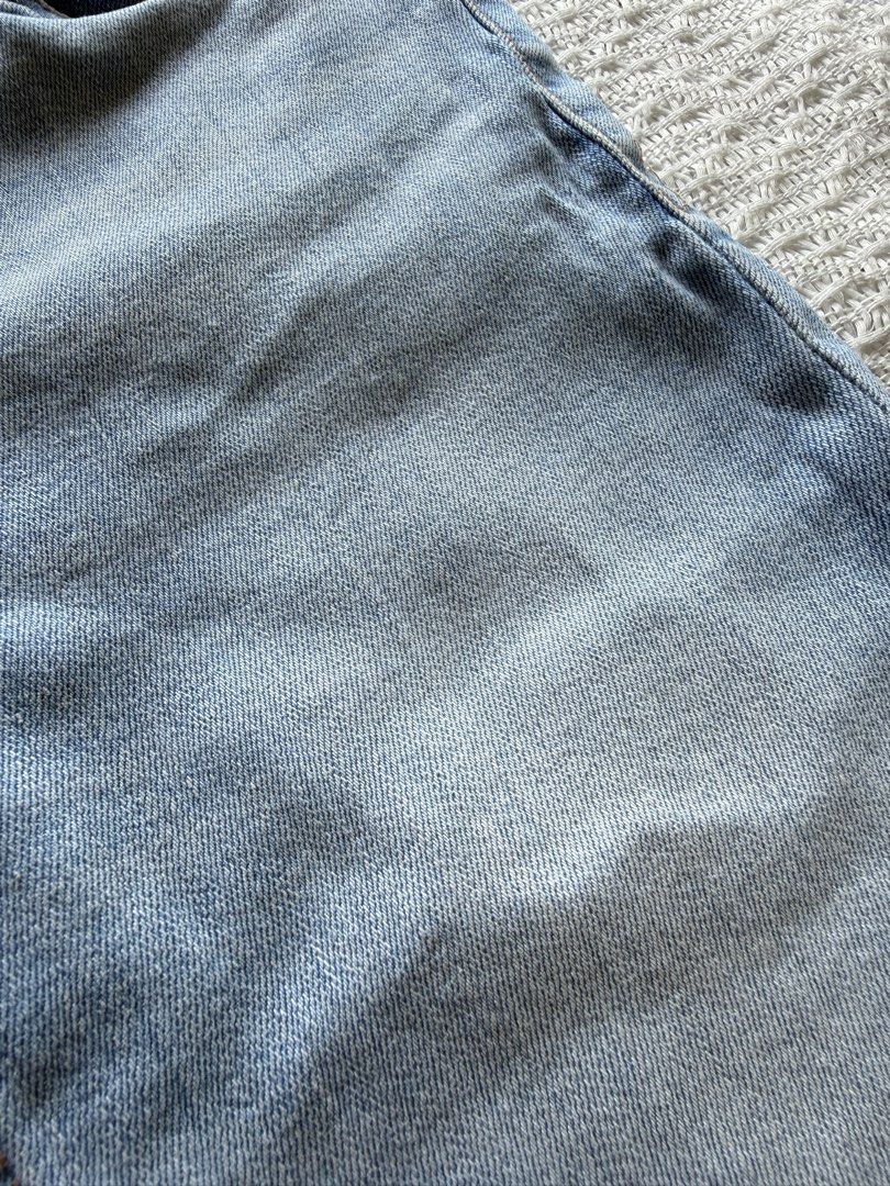 Zara Denim Collection Light Wash Jeans (Category: Jeans) located in Taguig. Submitted by vrncng (Listing ID 1464620930, Image 2). Description: - Zara Light Wash Jeans - Denim Collection - Made in Bangladesh - Size: EUR 38 / USA 06 / MEX 28.